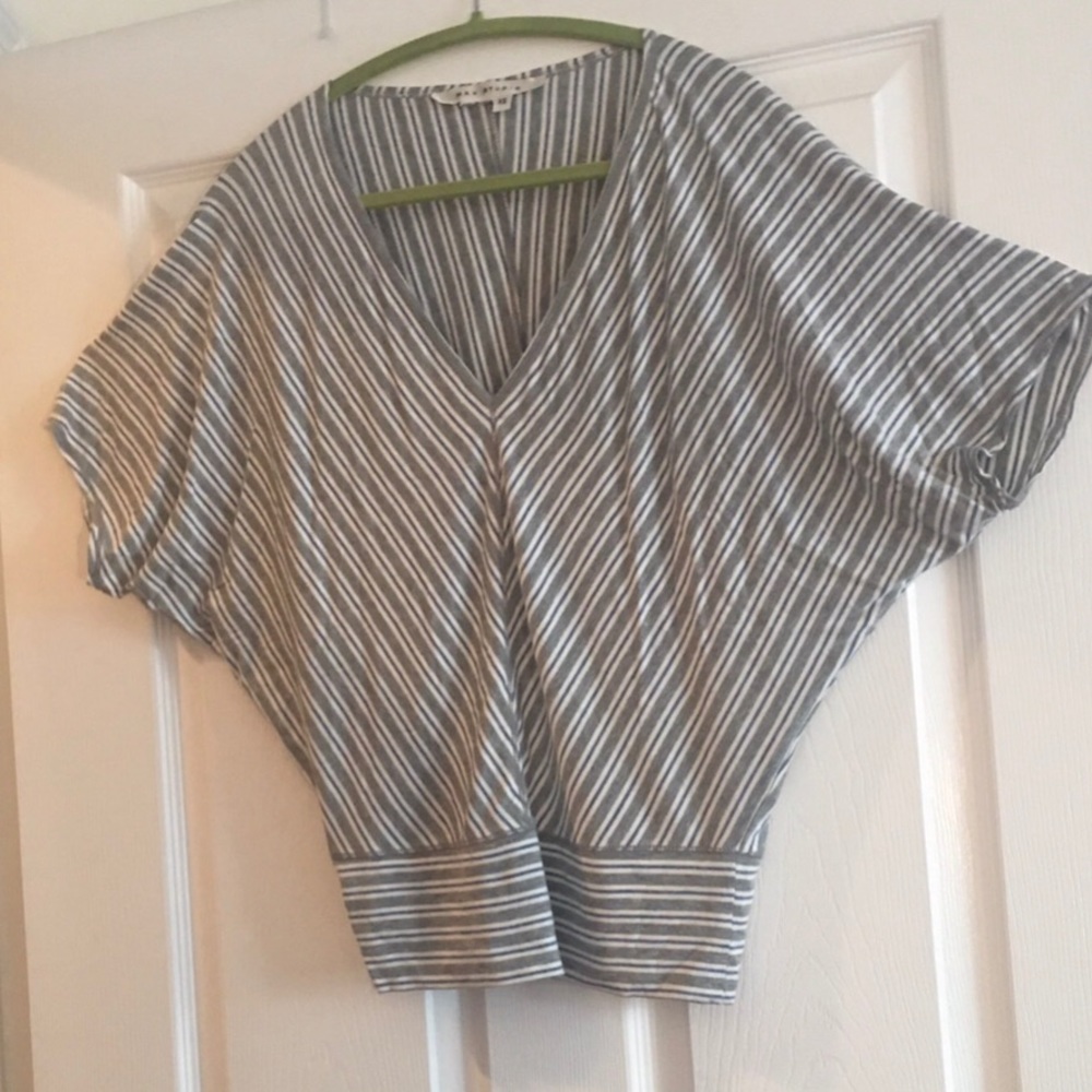 Max Studio Grey Blue White Stripped Funky Top XS 💜 🩵🩷 - Picture 1 of 6